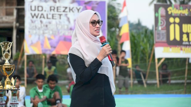Bupati Lutra Tutup Turnamen Futsal Batualang Cup I