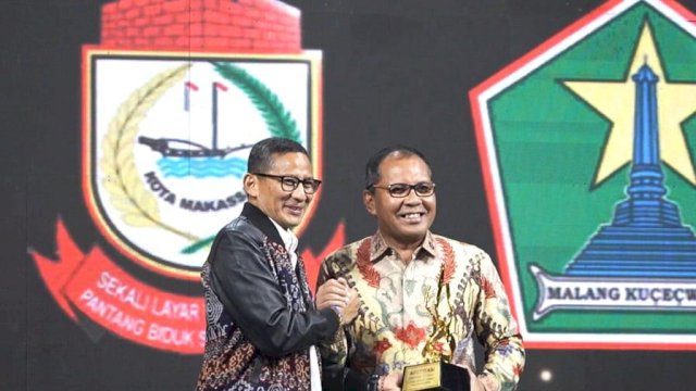 Longwis Antar Walikota Makassar Raih Penghargaan TV Nasional