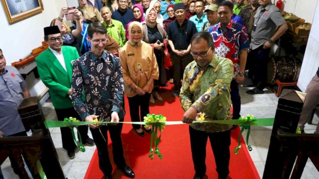 Pameran Walking Through A Songline Hadir di Makassar, Danny Pomanto: Mimpi Suku Aborigin Australia