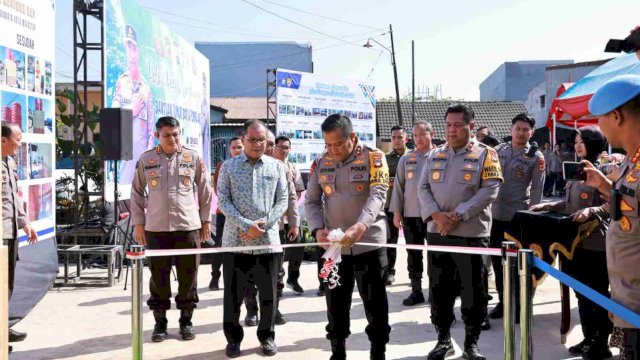 Wali Kota Makassar Moh Ramdhan Pomanto bersama Kapolda Sulsel Irjen Pol Setyo Boedi Moempoeni Harso berkolaborasi menghadirkan sumur bor untuk mengatasi kekeringan di Makassar.