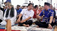 Pj Gubernur Bahtiar Salat Jumat di Masjid Syekh Yusuf, Silaturahmi dengan Warga Gowa