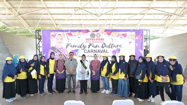 Bunda PAUD Kota Makassar Indira Yusuf Ismail menghadiri dan membuka semarak lomba karnaval bertajuk Family Fun Culture yang diselenggarakan oleh Ikatan Guru TK Indonesia &ndash; Persatuan Guru Republik Indonesia (IGTKI-PGRI) Kota Makassar di Tribun Karebosi, Minggu (17/09/2023).