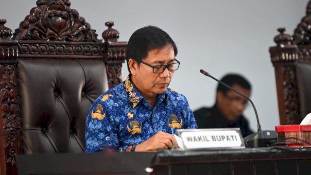 Wakil Bupati Lutra Hadiri Paripurna APBD P