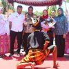 Kunker ke Wajo, Pj Gubernur Bahtiar dan Istri Disambut Antusias
