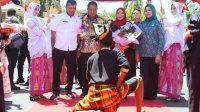 Kunker ke Wajo, Pj Gubernur Bahtiar dan Istri Disambut Antusias