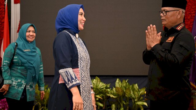 Sofha Marwah Bahtiar Apresiasi Menu Pangan Lokal Berbahan Dasar Pisang Kreasi TP PKK Enrekang