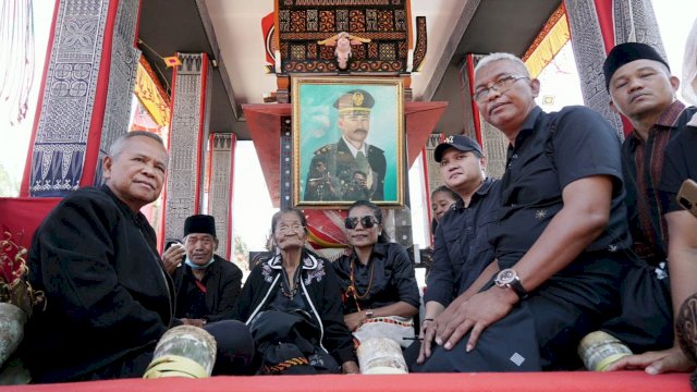 Hadiri Pemakaman Alm. Puang Jakob Tanggala’ Sarira, Bupati Luwu Sampaikan Turut Berduka Cita