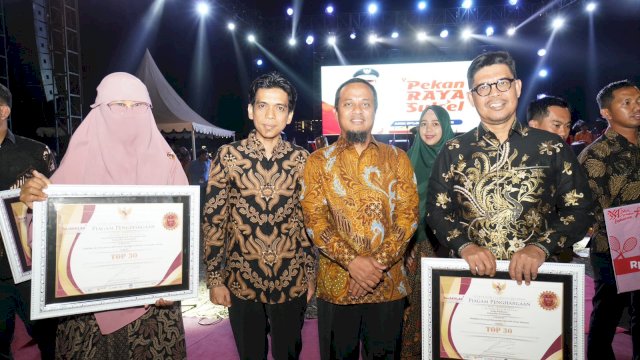 Dua inovasi dari Pemerintah Kabupaten Bulukumba lolos masuk Top 30 Inovasi tingkat Provinsi Sulawesi Selatan. Kedua inovasi ini adalah Lorong Jelita dari Dinas Kependudukan dan Pencatatan Sipil serta inovasi Promina dari Dinas Perikanan Bulukumba.