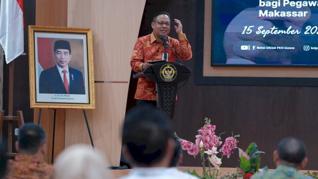Pelatihan penguatan kapasitas bendahara pengeluaran dalam pengelolaan keuangan yang akuntabel bagi pegawai di lingkungan Sekretariat DPRD Kota Makassar telah berakhir pada Jumat (15/9/2023).