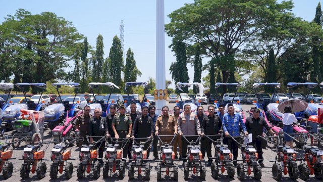 Pj Gubernur Sulsel Bahtiar Baharuddin berkolaborasi dengan Menteri Pertanian Syahrul Yasin Limpo ( Mentan SYL), bergerak cepat melakukan pengendalian inflasi dan peningkatan ketersediaan pangan pokok nasional. 
