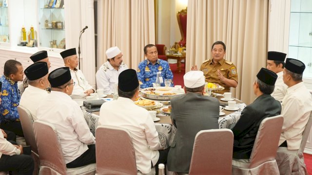 Penjabat Gubernur Sulsel, Bahtiar Baharuddin, menerima kunjungan Majelis Ulama Indonesia (MUI) Provinsi Sulsel, di Rujab Gubernur, Senin, 18 September 2023.