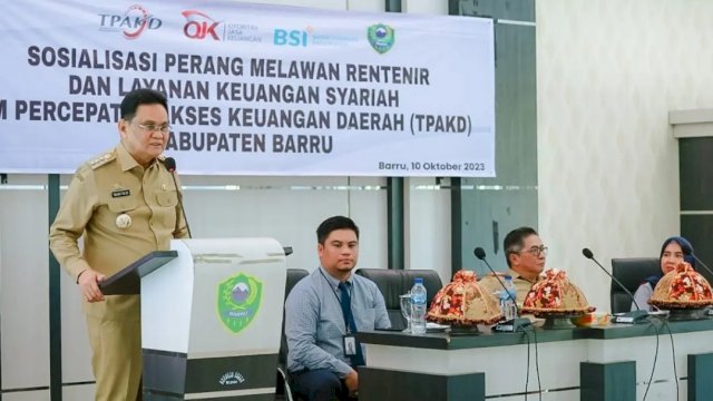 Bupati Barru.Suardi Saleh membuka Sosialisasi Perang Melawan Rentenir dan Layanan Jasa Keuangan ilegal yang dilaksanakan.&nbsp;