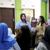 Konsen Zero Stunting, Fatmawati Rusdi Distribusikan Bantuan Telur
