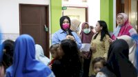 Konsen Zero Stunting, Fatmawati Rusdi Distribusikan Bantuan Telur