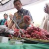Tekan Inflasi Di Sulsel, PJ Sekda Buka Pasar Murah Gerakan Pangan Murah di Kecamatan Mariso