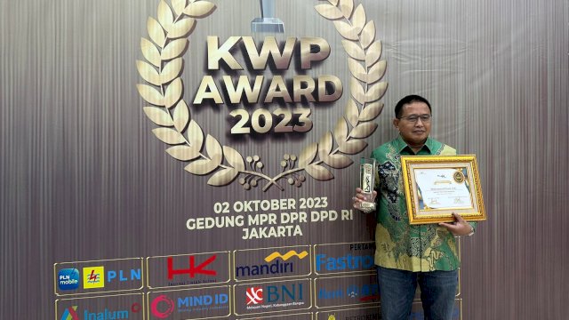 Anggota DPR RI Muhmmad Fauzi Terima KWP Award sebagai Legislator Peduli Akses Kendaraan