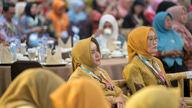 Ketua TP PKK Kota Makassar, Indira Yusuf Ismail, menghadiri Serahesan Istri Wali Kota s- Indonesia (Rasai Kota) Asosiasi Pemerintah Kota Seluruh Indonesia (APEKSI) 2023 yang dihelat di Kota Ternate pada 2-4 Oktober 2023.
