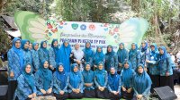 Percepat Penurunan Stunting, Sofha Marwah Bahtiar Serahkan Bantuan Telur dan Susu di Kabupaten Maros