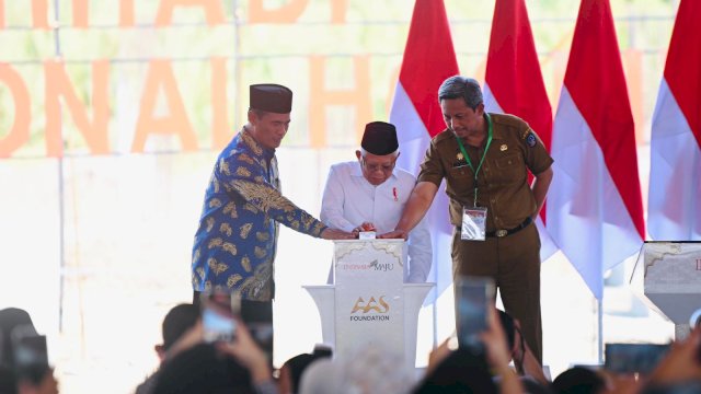 Pj Sekda Dampingi Wapres Ma’ruf Amin Ground Breaking Masjid Hj Andi Nurhadi dan AAS International Hospital