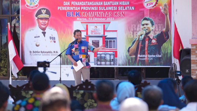 Usai Salat Jumat, Pj Gubernur Bahtiar Beri Arahan ke Pegawai Pemprov Sulsel di Masjid Al-Ayyubi