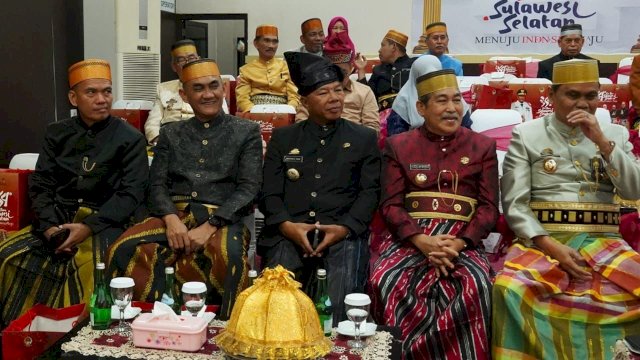 Hari Jadi Sulsel 354, Bupati Andi Utta Kenakan Pakaian Adat Kajang