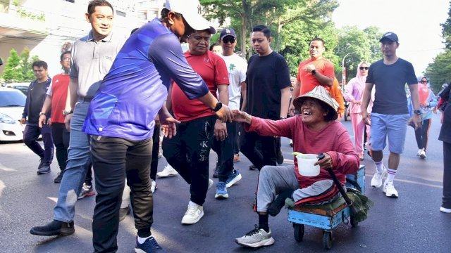 Pj Gubernur Bahtiar Jalan Sehat Bareng Pimpinan OPD Lingkup Pemprov Sulsel