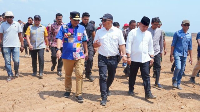 Tanam Pisang di Sinjai, Pj Gubernur Bahtiar : Rupanya Bupati Bulukumba Jadi Investor di Sinjai