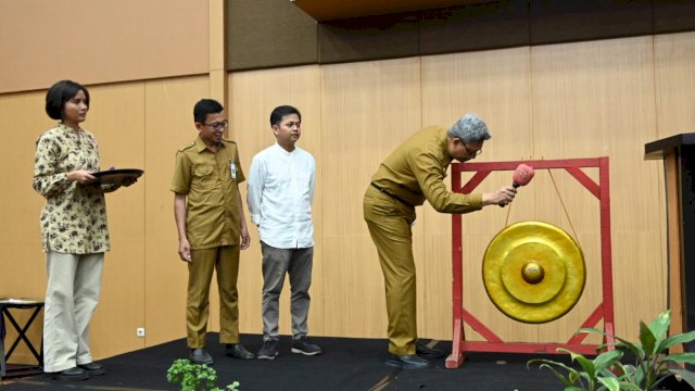 Pj Sekprov Buka Kick Off Meeting Pengembangan Sistem Komunitas Cerdas Iklim DAS Saddang