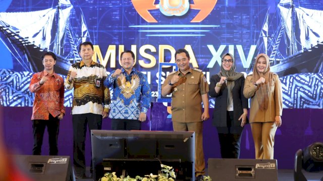 Penjabat Gubernur Bahtiar Baharuddin didampingi ketua DPRD Sulawesi Selatan membuka Musyawarah Daerah XIV Real Estat Indonesia (REI) Sulawesi Selatan, yang digelar di Hotel Claro Hotel, Selasa 10 Oktober 2023&nbsp;