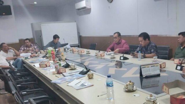 PD Pasar Merugi Komisi B Gelar Rapat Evaluasi
