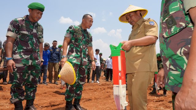 Siapkan Lahan, Pangdam XIV Hasanuddin Support Program Budidaya Pisang Pemprov Sulsel
