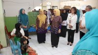 Bersama Ketua Persit Desi Totok Imam, Sofha Marwah Bahtiar Ajarkan Anak PAUD Cara Menyikat Gigi yang Benar