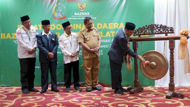 Pj Gubernur Bahtiar Paparkan Strategi Atasi Kemiskinan di Rakorda Baznas Sulsel