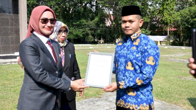 Peringati Hari Pahlawan 2023, IDP Serahkan Penghargaan Nakes Teladan