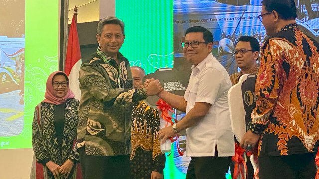 Bapenas Serahkan Mobil Laboratorium Keliling Untuk Pemprov Sulsel