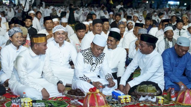 Hadir di Desa Bulucenrana Sidrap, Ust Das&rsquo;ad Latif Bikin Riuh Jamaah Tabligh Akbar