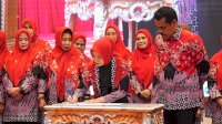 Disaksikan Pj Gubernur Sulsel, Sofha Marwah Bahtiar Kukuhkan Enam Pj Ketua Dekranasda Kabupaten Kota
