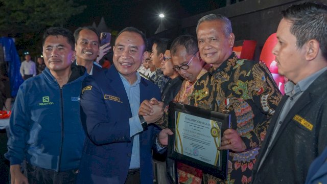 Basmin Mattayang Dianugerahi Satyalancana Dharma Aditya Karya Mahatva Yodha