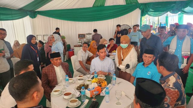 Didampingi Partai Gelora Kunjungi Pesantren Darul Arqam, Gibran Tegaskan Kembali Dana Abadi Pesantren