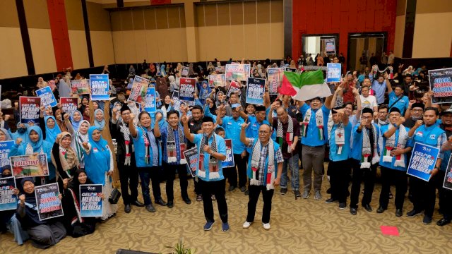  Dewan Pimpinan Wilayah Partai Gelora Indonesia Sulsel menggelar konsolidasi kader dalam rangka menyambut masa kampanye 28 November 2023. Ribuan Kader dan Pengurus Partai Gelora Sulsel memadati Ballroom Hotel Dalton di jalan Perintis Kemerdekaan Makassar.&nbsp;