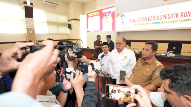 Komisi II DPR RI menyampaikan apresiasinya atas upaya Pemerintah Provinsi (Pemprov) Sulsel dalam menyukseskan penyelenggaraan Pemilu dan Pilkada Serentak 2024. Apalagi sejauh ini, hanya satu daerah saja di Sulsel yang belum menandatangani Naskah Perjanjian Hibah Daerah (NPHD) dana Pemilu dan Pilkada Serentak.