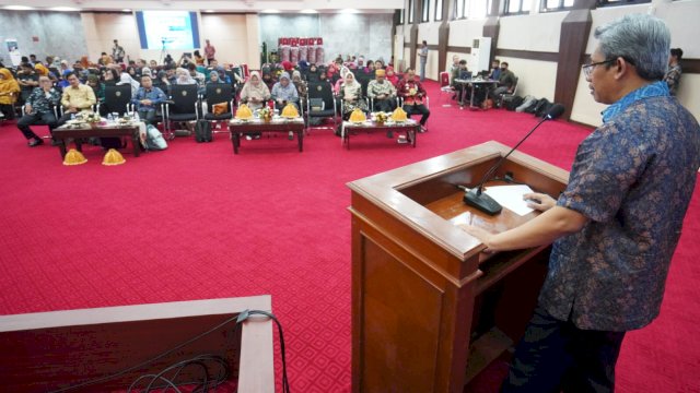 Pj Sekprov Keynote Speaker Strategi dan Implementasi Program Transformasi Digital Ekosistem Kesehatan di Sulsel