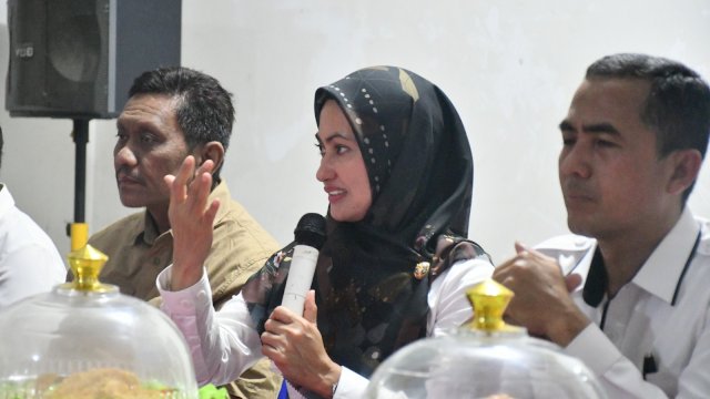 Bupati Lutra Serahkan Secara Simbolis 400 Sertifikat