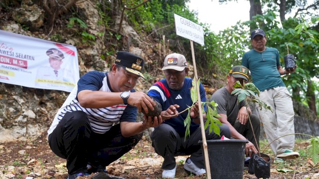 Kelangkaan Bahan Bakar Minyak (BBM) di Sulsel, khususnya jenis Solar, menjadi perhatian Pj Gubernur Sulsel, Bahtiar Baharuddin. Iapun menginstruksikan agar Tim Pengendali Inflasi Daerah (TPID) segera melakukan koordinasi ke PT Pertamina, untuk mengetahui penyebab kelangkaan BBM.
