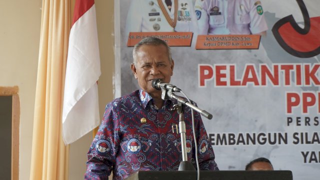 Basmin Mattayang Lantik Pengurus Kecamatan PPDI Kabupaten Luwu