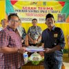 Muh Fauzi Serahkan Bantuan Sanimas Ke Perwakilan Enam Desa Di Lutra