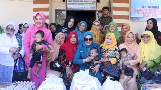 Pimpin Hari Ibu, Herfida Muchtar Pimpin Ziarah Makam Pahlawan dan Anjangsana