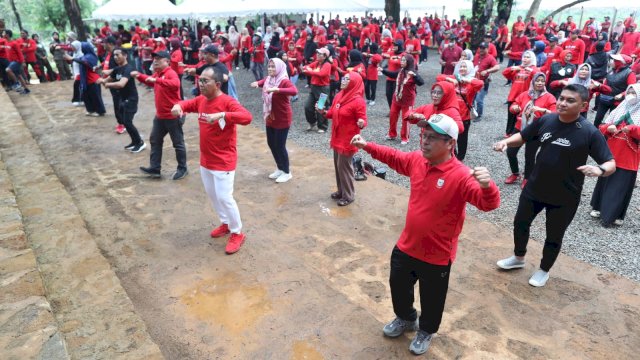 Kompak Senam Pagi, Awali Family Gathering Merah Pemkot Makassar