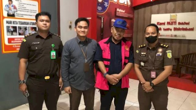 Kejaksaan Negeri kabupaten bulukumba resmi menahan anggota DPRD&nbsp; Muh. sabur dalam kasus tindak pidana korupsi pengadaan kapal nelayan GT_ 30 Inkamia senilai Rp 2,4 miliar