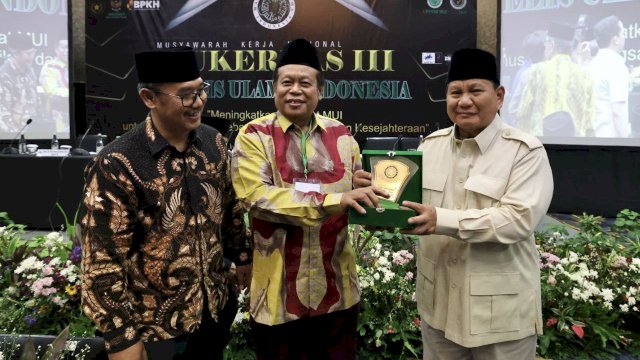 Calon Presiden Nomor Urut 2, Prabowo Subianto menghadiri Musyarwarah Kerja Nasional Majelis UIama Indonesia (MUI) ke-III di Hotel Mercure Ancol, Sabtu (2/12) malam. Dalam pidatonya, Prabowo menyampaikan pentingnya tugas pemimpin untuk membahagiakan dan mensejahterakan rakyat.&nbsp;